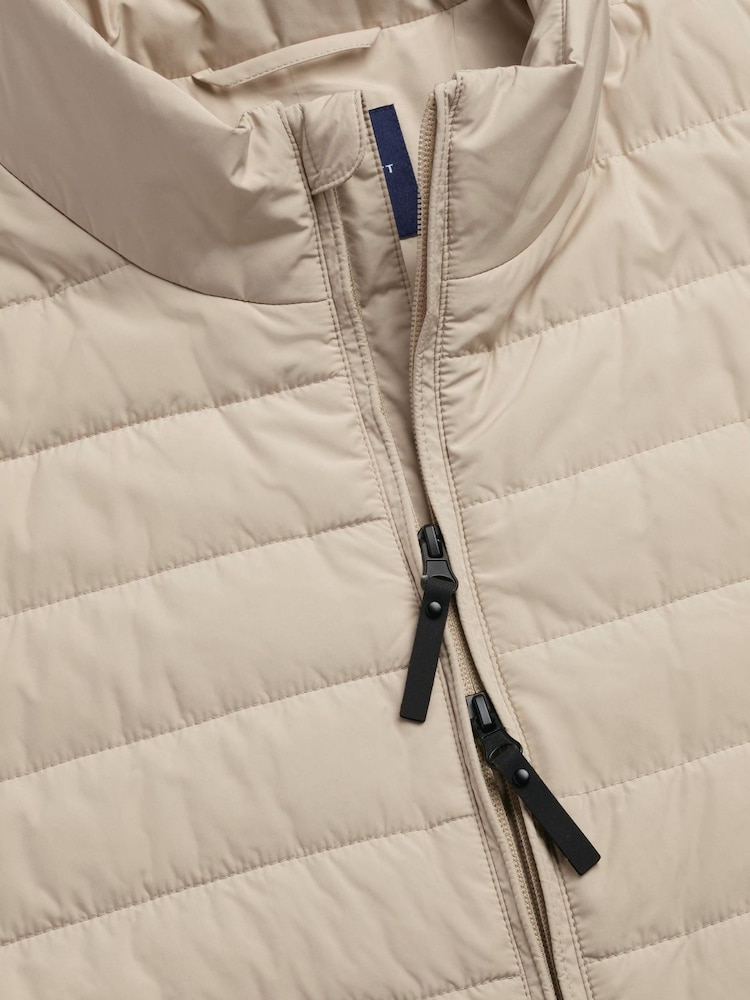 Dabisks tonis - Charles Tyrwhitt vieglā stepētā veste - Attēls 5 no 5