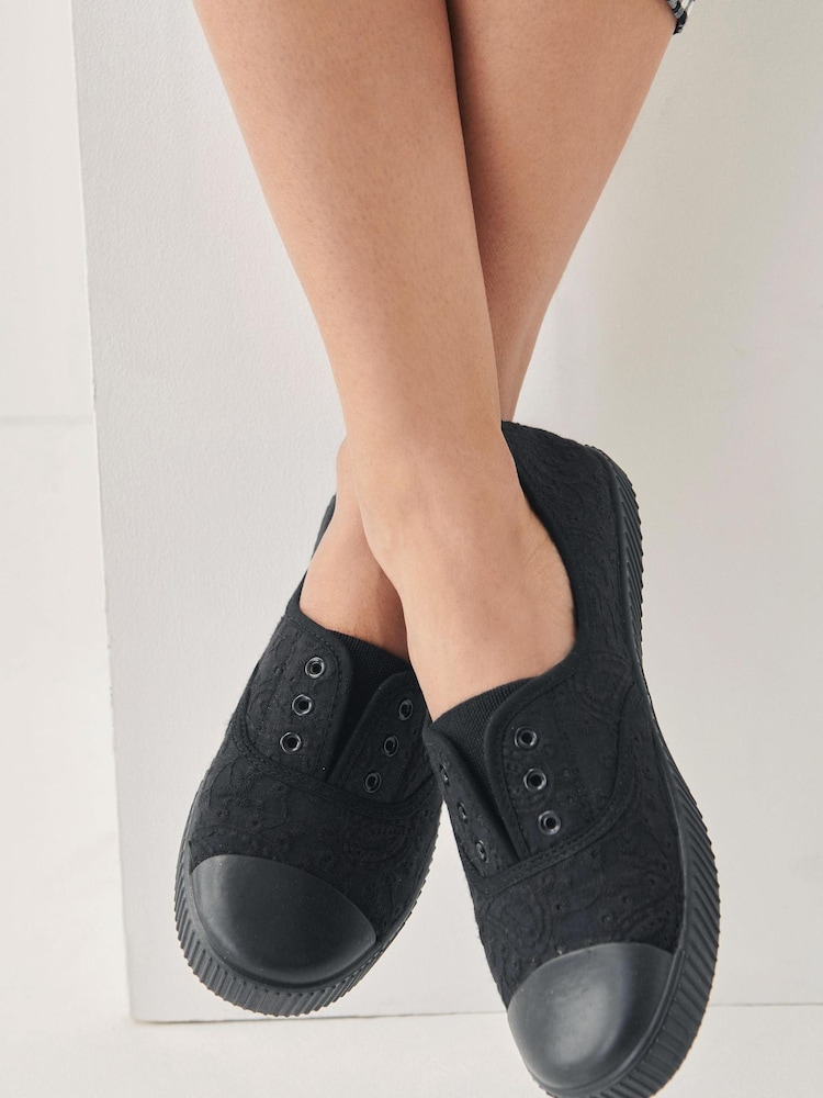 Schwarz - Bestickte Canvas-Sneaker ohne Schnürsenkel zum Hineinschlüpfen - Bild 1 von 6 Schwarz - Bestickte Canvas-Sneaker ohne Schnürsenkel zum Hineinschlüpfen - Bild 1 von 6