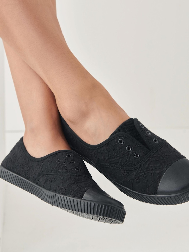 Schwarz - Bestickte Canvas-Sneaker ohne Schnürsenkel zum Hineinschlüpfen - Bild 2 von 6 Schwarz - Bestickte Canvas-Sneaker ohne Schnürsenkel zum Hineinschlüpfen - Bild 2 von 6