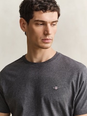 Gris - Camiseta logo escudo de GANT - Imagen 2 de 5