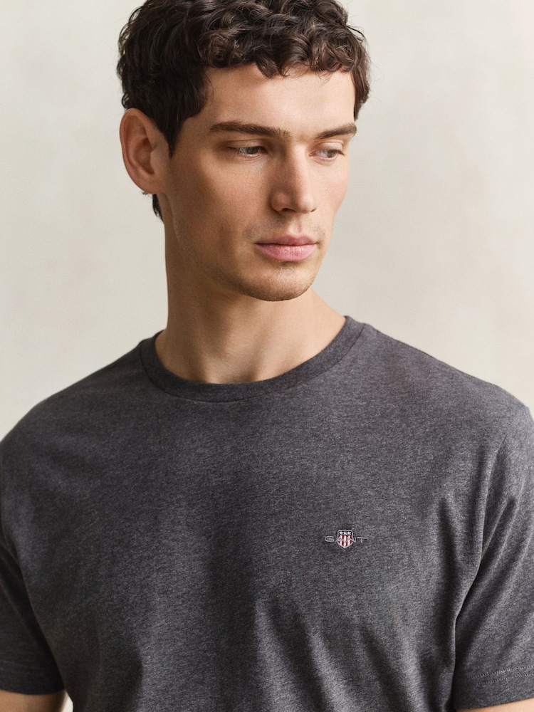 Gris - Camiseta logo escudo de GANT - Imagen 2 de 5