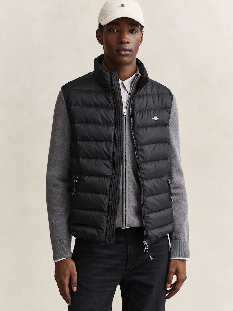 Černý - GANT Lightweight Down Gilet - Obrázek 1 z 8