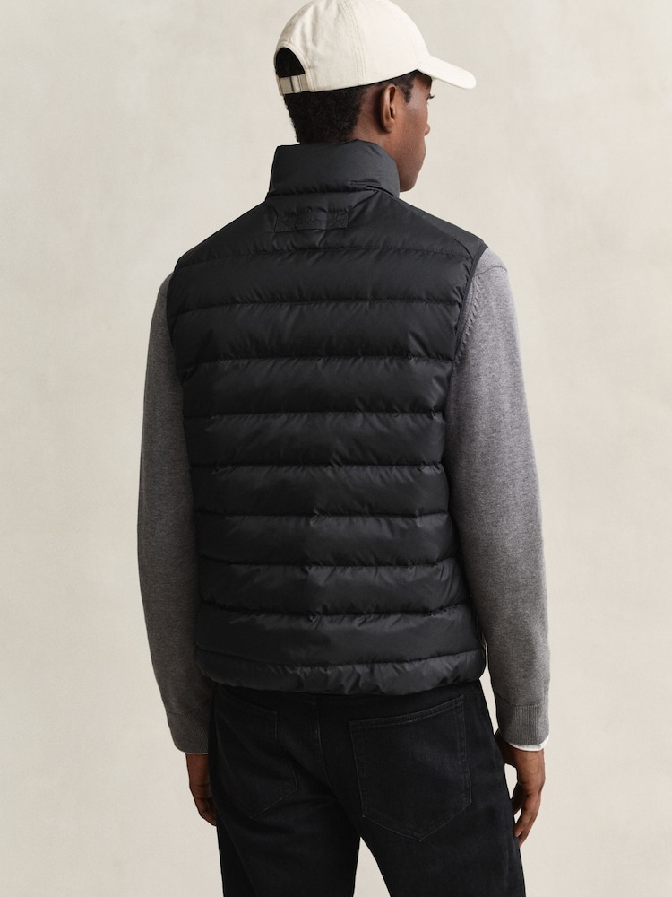Černý - GANT Lightweight Down Gilet - Obrázek 2 z 8