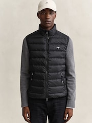Černý - GANT Lightweight Down Gilet - Obrázek 3 z 8