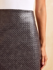 Friends Like These 90s Knee Length Weave Faux Leather PU Pencil Skirt - Bilde 2 av 5