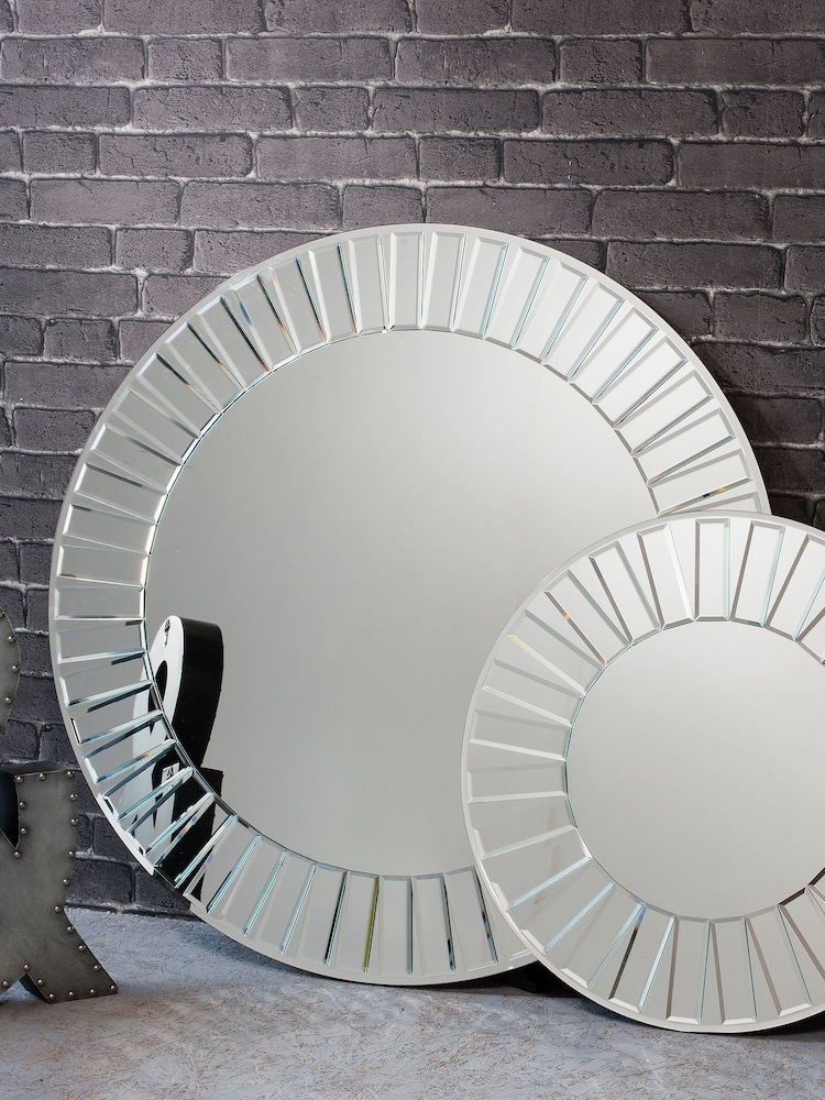 Gallery Home Silver Hooper Round Mirror - Image 1 of 2