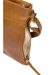 Bronzeado escuro - Conkca Yayoi Leather Cross-Body Bag - Imagem 6 de 6