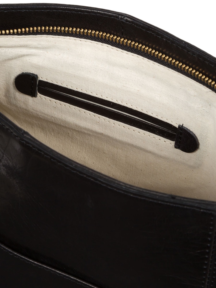 Negro - Bolso de hombro de cuero Robyn de Conkca - Imagen 6 de 6 Negro - Bolso de hombro de cuero Robyn de Conkca - Imagen 6 de 6