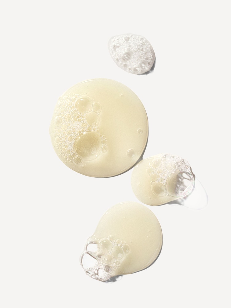 Olaplex 250ml No.4 Strengthening Shampoo - Image 2 of 4 Olaplex 250ml No.4 Strengthening Shampoo - Image 2 of 4