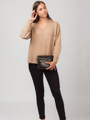 Schwarz - Conkca Flare Clutch aus Leder - Bild 1 von 4