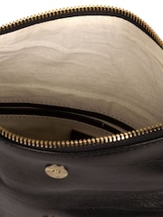 Schwarz - Conkca Flare Clutch aus Leder - Bild 4 von 4