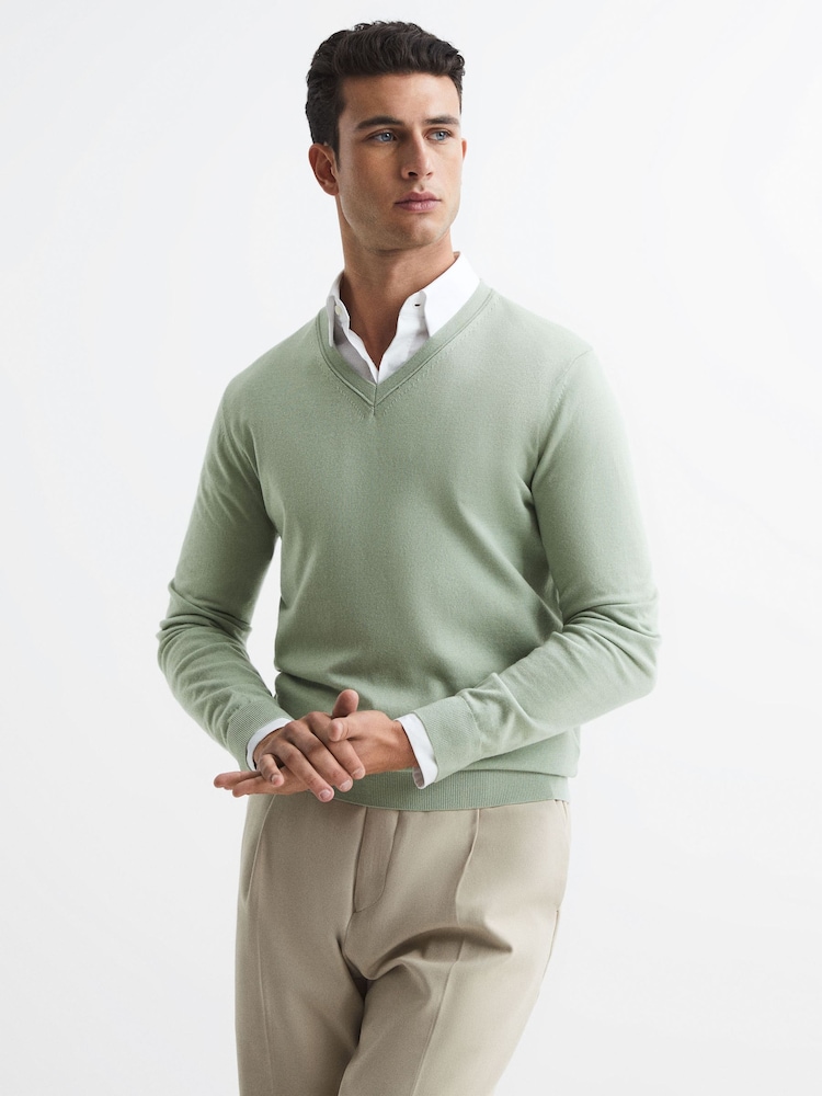 Reiss Apple Earl Merino Wool V-Neck Jumper - Image 1 of 6
