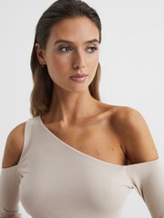 Reiss Champagne Rosie Asymmetric Off Shoulder Top - Image 4 of 6