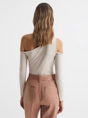 Reiss Champagne Rosie Asymmetric Off Shoulder Top - Image 5 of 6