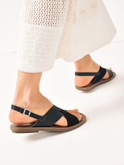 Черный - Кожаные сандалии с перекрещенными ремешками Forever Comfort® - Изображение 2 из 7