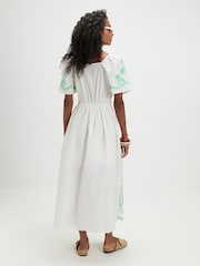 فستان ماكسي مطرز بأكمام قصيرة من River Island - صورة 2 من 4