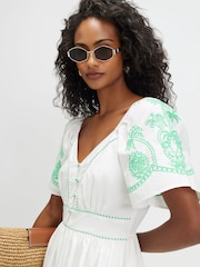فستان ماكسي مطرز بأكمام قصيرة من River Island - صورة 4 من 4