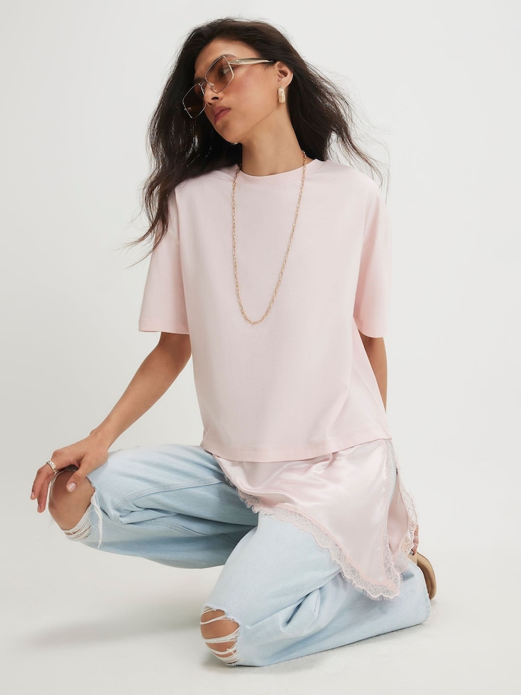 River Island Pink Short Sleeve Lace Hem Asymmetric T-Shirt - Image 2 of 4 River Island Pink Short Sleeve Lace Hem Asymmetric T-Shirt - Image 2 of 4