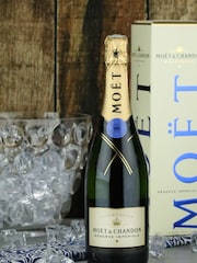 Le Bon Vin Moet & Chandon Reserve Imperial Champagne - Image 1 of 1