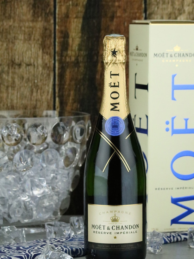 Le Bon Vin Moet & Chandon Reserve Imperial Champagne - Image 1 of 1