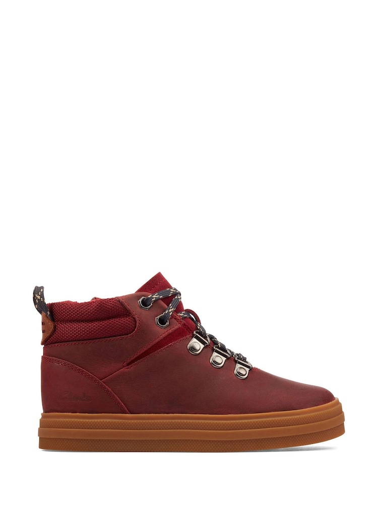 Botas de senderismo en rojo burdeos con cierre de cordones y cremallera y diseño de cuero de Clarks - Imagen 1 de 7