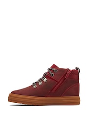 Botas de senderismo en rojo burdeos con cierre de cordones y cremallera y diseño de cuero de Clarks - Imagen 2 de 7
