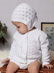 Blanco - Conjunto de regalo de 3 piezas de punto calado de algodón 100 % de The Little Tailor - Imagen 1 de 5