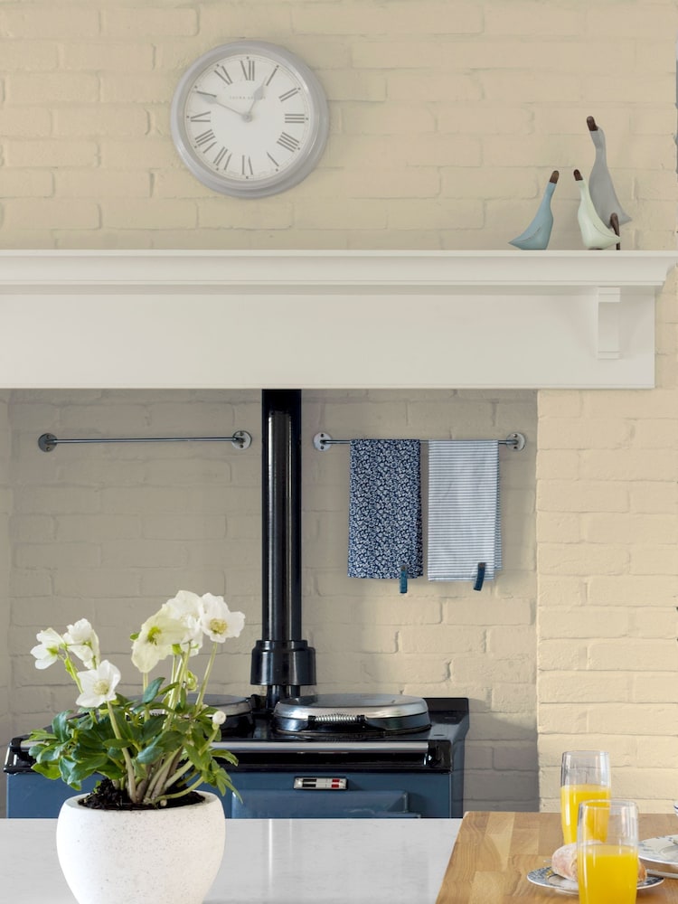Laura Ashley Creamware 2.5 Litre Kitchen And Bathroom Paint - Image 1 of 4