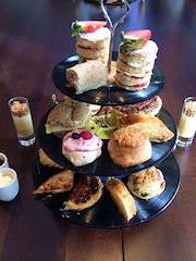 Virgin Experience Days Champagne Afternoon Tea And Thames River Cruise for Two - Image 3 of 4
