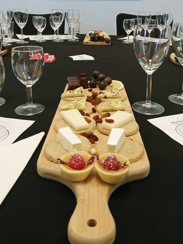 Virgin Experience Days Wine, Champagne And Port Tasting - Image 4 of 4
