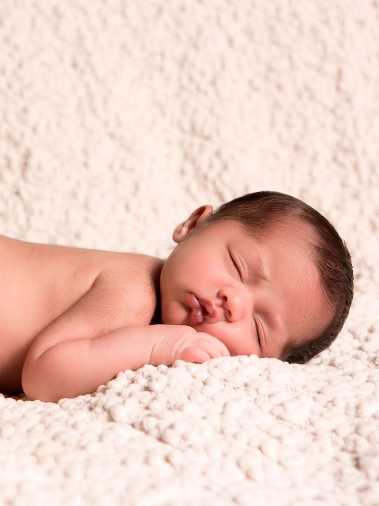 Virgin Experience Days Bump To Baby Photoshoot - Image 1 of 1