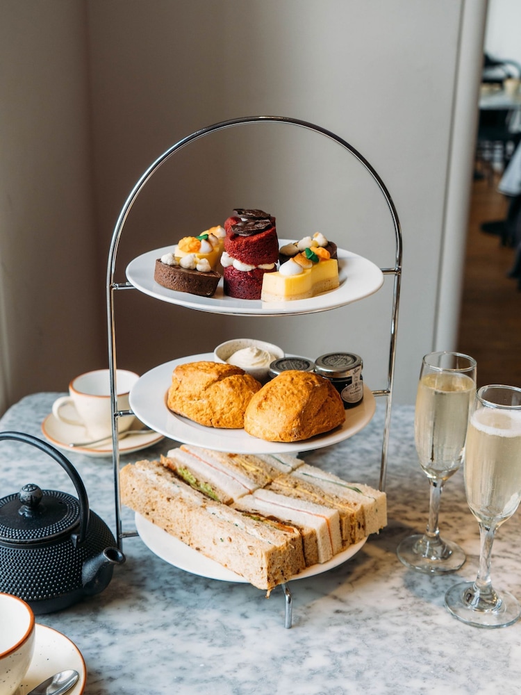 Virgin Experience Days Kew Garden Afternoon Tea for Two - Image 2 of 4