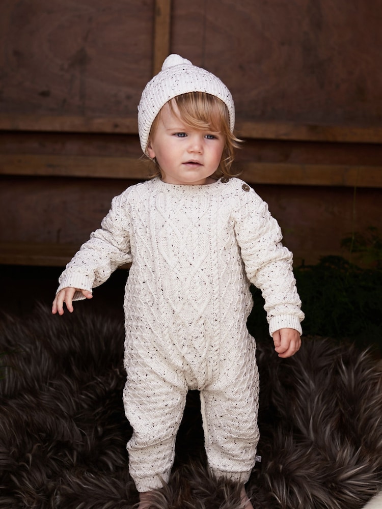 Haferflocken - The Little Tailor Baby-Geschenkset mit Strampler und Mütze Zopfmuster aus 100 % Baumwolle - Bild 1 von 9