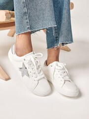 Weiß und Silber - Forever Comfort® Star Turnschuhe zum Schnüren - Bild 2 von 6