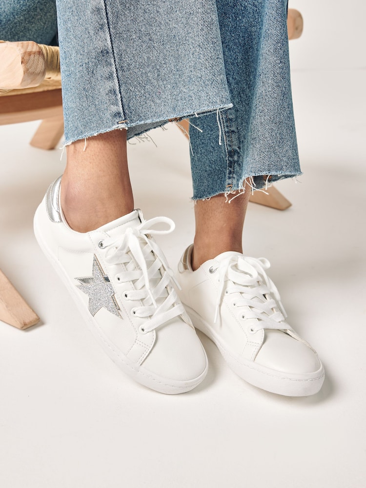 Weiß und Silber - Forever Comfort® Star Turnschuhe zum Schnüren - Bild 2 von 6
