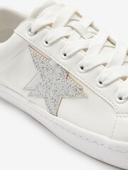 Weiß und Silber - Forever Comfort® Star Turnschuhe zum Schnüren - Bild 5 von 6