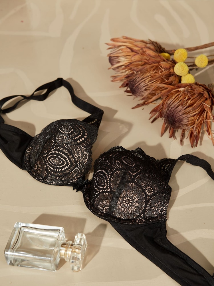 Wonderbra Refined Glamour Lace Plunge Push Up Bra - Image 4 of 4