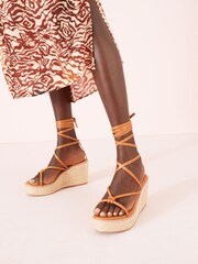 Hellbraun - Forever Comfort® Schuhe mit hohem Keilabsatz und Riemen - Bild 1 von 5