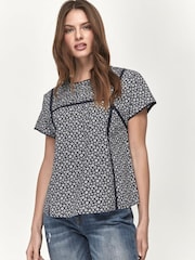 M&co Top mit Lochstickerei, Blau (Kurzgröße) - Bild 1 von 3