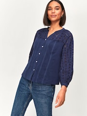 M&co Petite Hemd mit Lochstickerei, Blau - Bild 3 von 5
