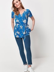 M&Co Jersey-Tunika mit Blumenmuster, Blau - Bild 2 von 5