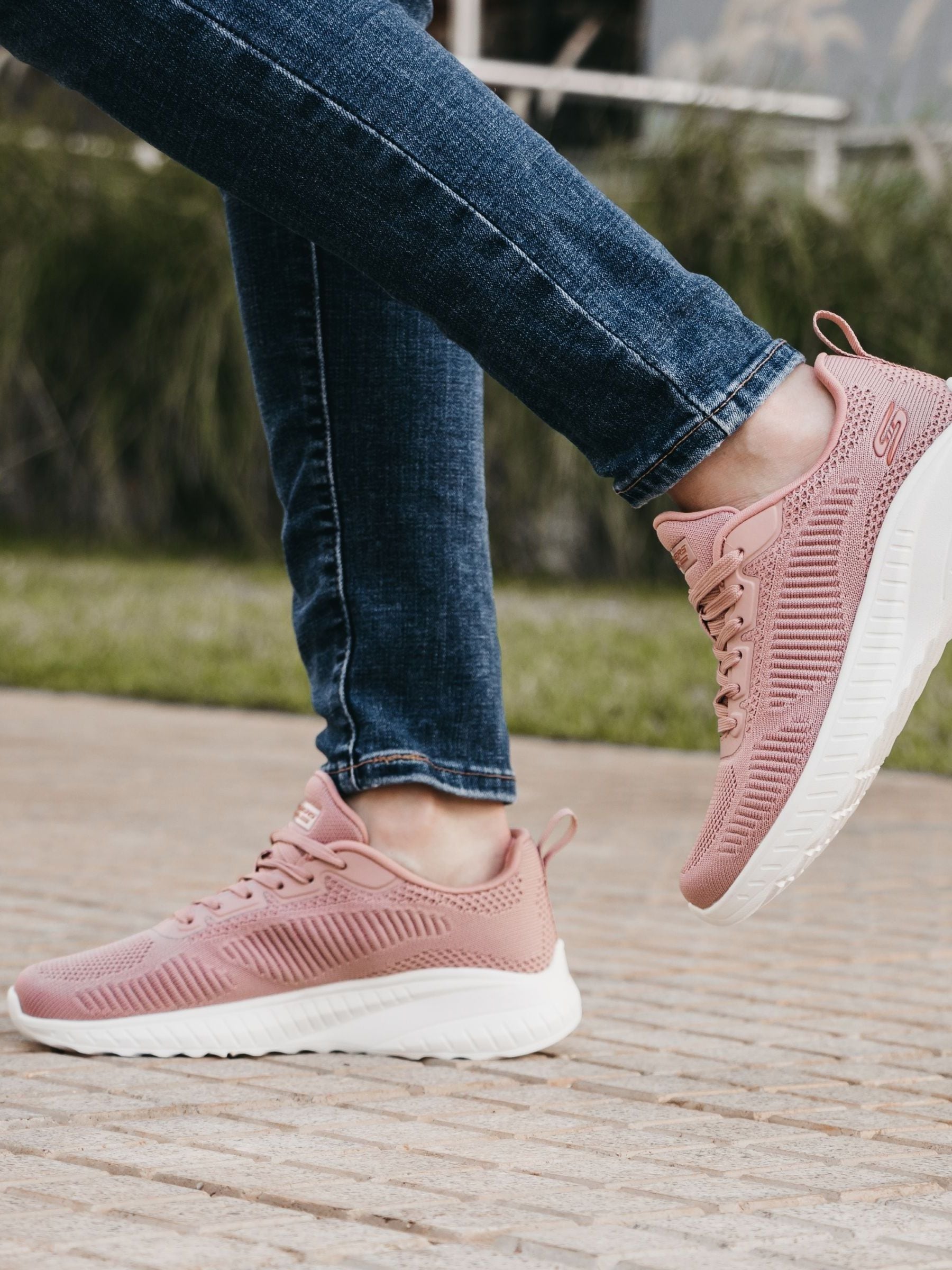 Blush pink skechers discount