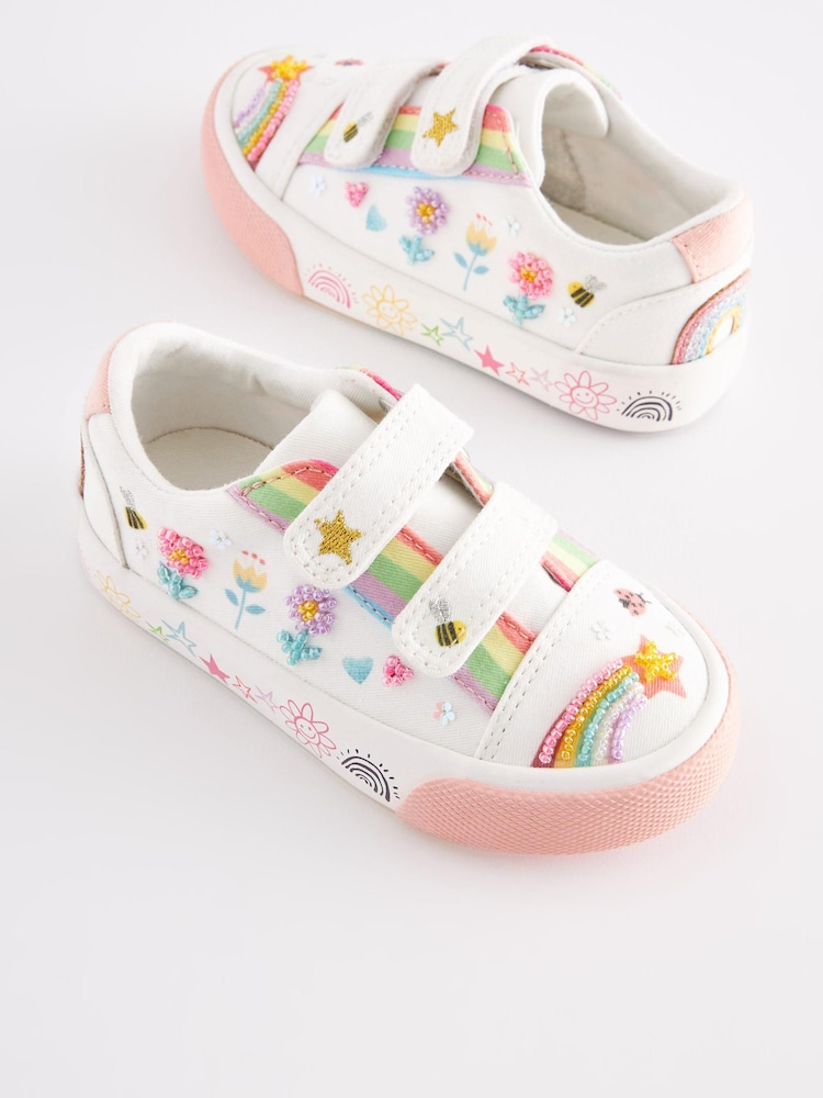 Weiß, Regenbogen, Verzierung - Turnschuhe mit Klettverschluss und verziertem Riemen - Bild 1 von 7
