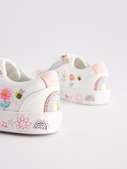 Weiß, Regenbogen, Verzierung - Turnschuhe mit Klettverschluss und verziertem Riemen - Bild 4 von 7