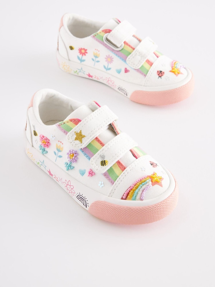 Weiß, Regenbogen, Verzierung - Turnschuhe mit Klettverschluss und verziertem Riemen - Bild 7 von 7