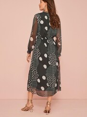 Schwarz/Weiß gepunktet - Langärmeliges Midi-Kleid aus Chiffonmix - Bild 4 von 5