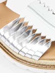 Weiß/Silberfarben - Forever Comfort® Sandalen aus Leder mit dicker Sohle und verdrehtem Design - Bild 6 von 6