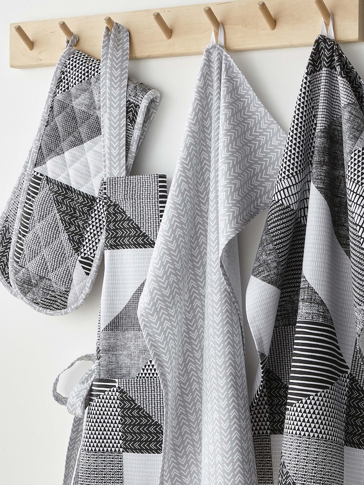 Catherine Lansfield Grey Larsson Geo Double Oven Glove - Image 3 of 3