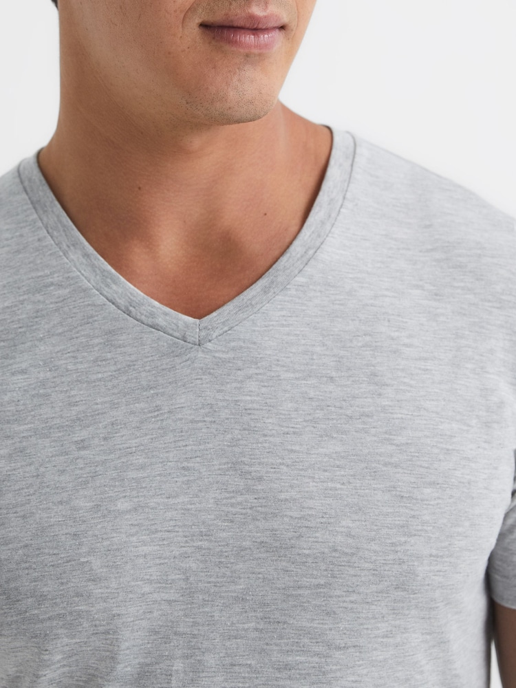 T-shirt standard à col en V Reiss Dayton - Image 4 of 6