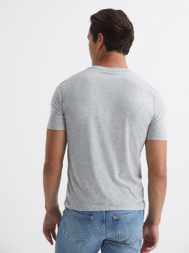 T-shirt standard à col en V Reiss Dayton - Image 5 of 6